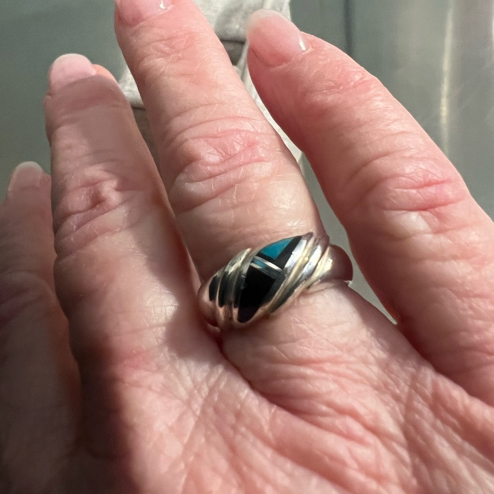 Sterling Silver Shrimp Style Dome Ring with Inlaid Stone - Picture 2 of 5